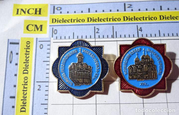 Pin's de collection: 2 BROCHES INSIGNIAS DE RUSIA. TURISMO. MONUMENTOS BAS&Iacute;LICAS MOSC&Uacute;