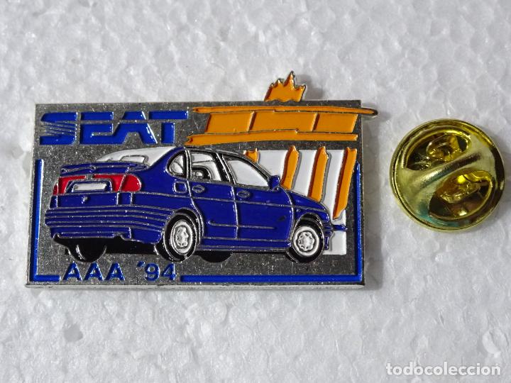 Pins e Spille di collezione: PIN DE COCHES MOTOS. COCHE SEAT C&Oacute;RDOBA 1994. PUERTA BRANDENBURGO BERLIN ALEMANIA