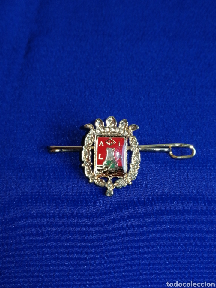 Sammlung von Pins: ESCUDO ALICANTE ALFILER
