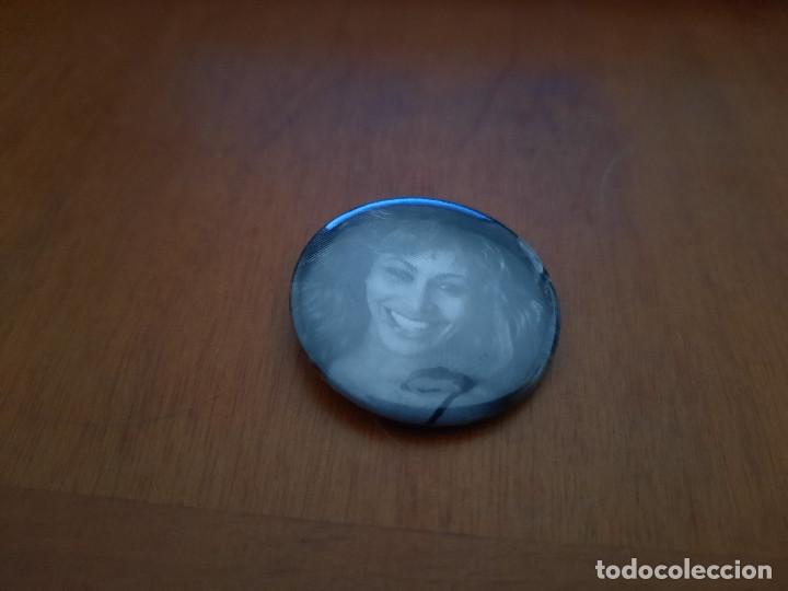 Pins de colecci&oacute;n: TINA TURNER. M&Uacute;SICA. CHAPA PIN. 0,31 MM. DE DI&Aacute;METRO. PARTE DE ATR&Aacute;S MET&Aacute;LICA. SIN USO. DIFICIL