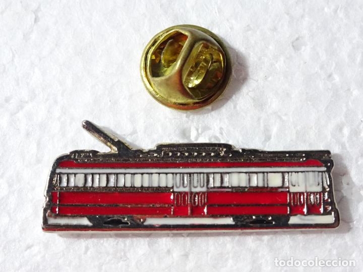 Pin's de collection: PIN DE TRENES FERROCARRILES. ESPA&Ntilde;A. TRANV&Iacute;AS DE BARCELONA ?