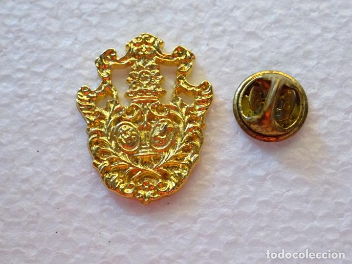 Sammlung von Pins: PIN RELIGIOSO SEMANA SANTA. COFRAD&Iacute;A HERMANDAD DE SEVILLA. HER&Aacute;LDICA LA CANDELARIA