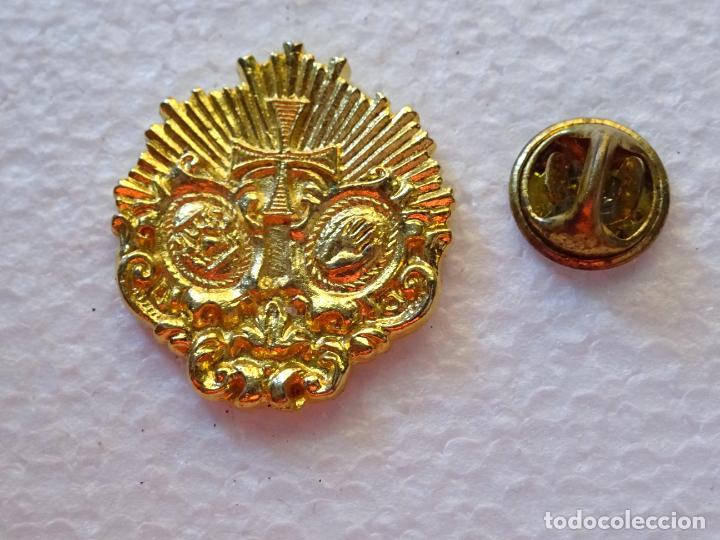 Pins de colecci&oacute;n: PIN RELIGIOSO SEMANA SANTA. COFRAD&Iacute;A HERMANDAD DE SEVILLA. HER&Aacute;LDICA DULCE NOMBRE