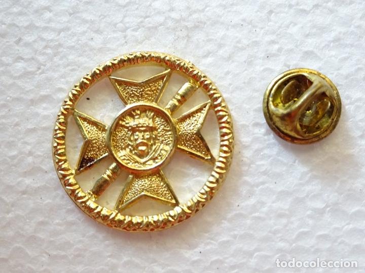 Pins de colecci&oacute;n: PIN RELIGIOSO SEMANA SANTA. COFRAD&Iacute;A HERMANDAD DE SEVILLA. HER&Aacute;LDICA SAN ESTEBAN