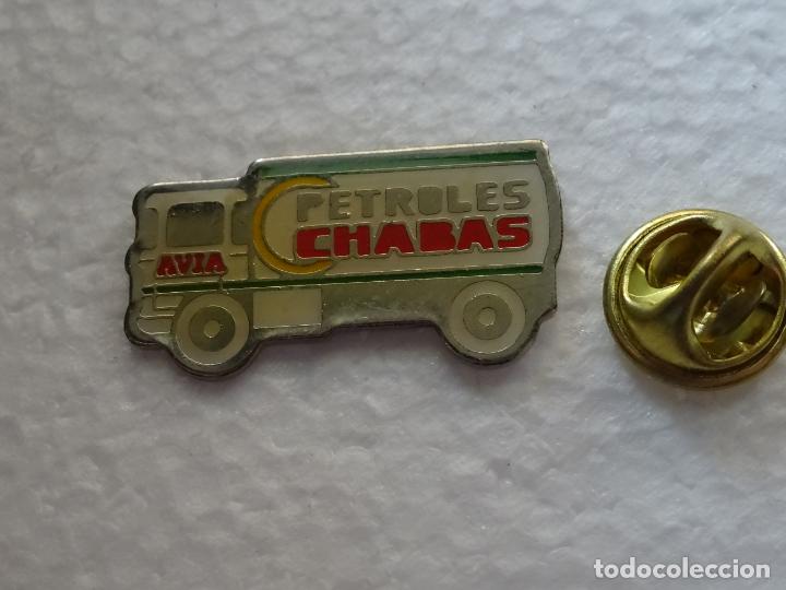 Pins de colecci&oacute;n: PIN DE COCHES MOTOS. CAMI&Oacute;N CISTERNA GASOLINA PETROLES CHABAS