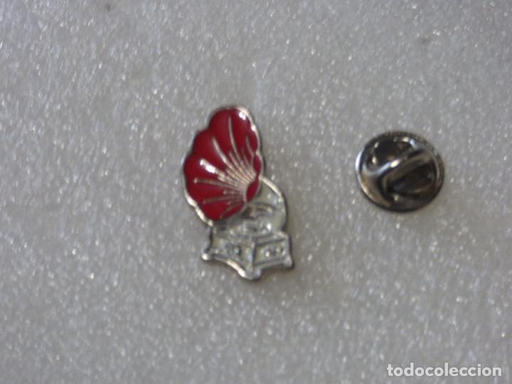 Collection pins: Pins.