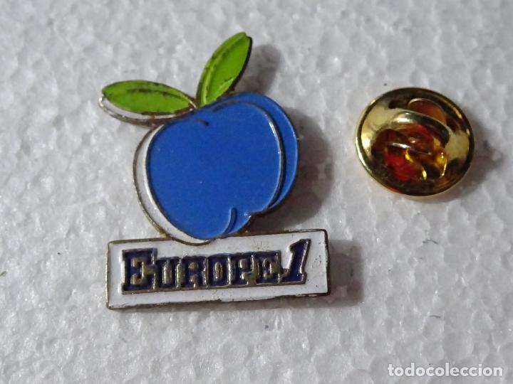 Pin's de collection: PIN DE RADIO TELEVISI&Oacute;N. EUROPE 1 FRANCIA EMISORA