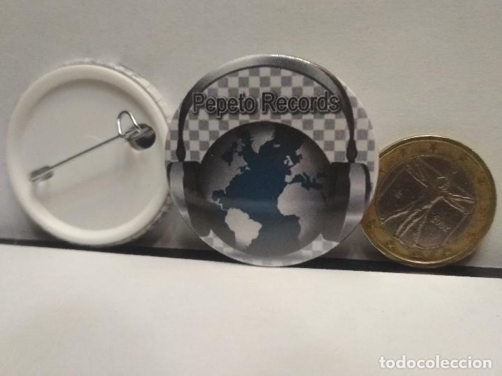 Collection pins: CHAPA BOTON ALFILER PINO IMAN PEPETO RECORDS 38mm PEPETO