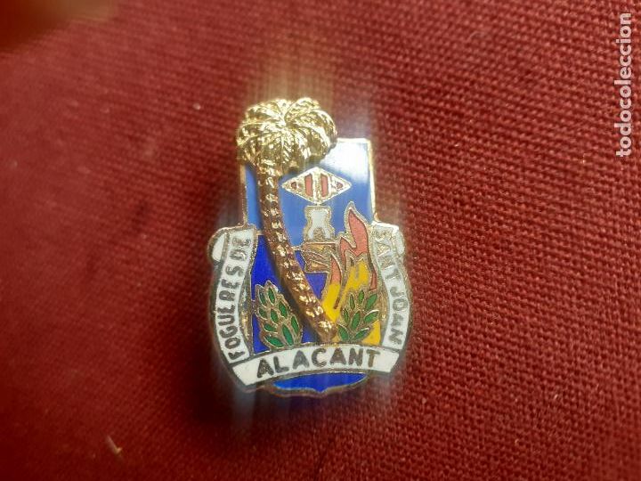 Pins de colecci&oacute;n: Hogueras de Alicante. Insignia. Fogueres
