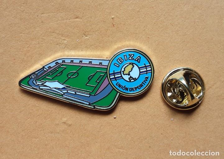 Pins de colecci&oacute;n: PIN FUTBOL - ESCUDO MAS ESTADIO - U.D. IBIZA - ESTADIOCAN MISSES - EIVISSA - ILLES BALEARS