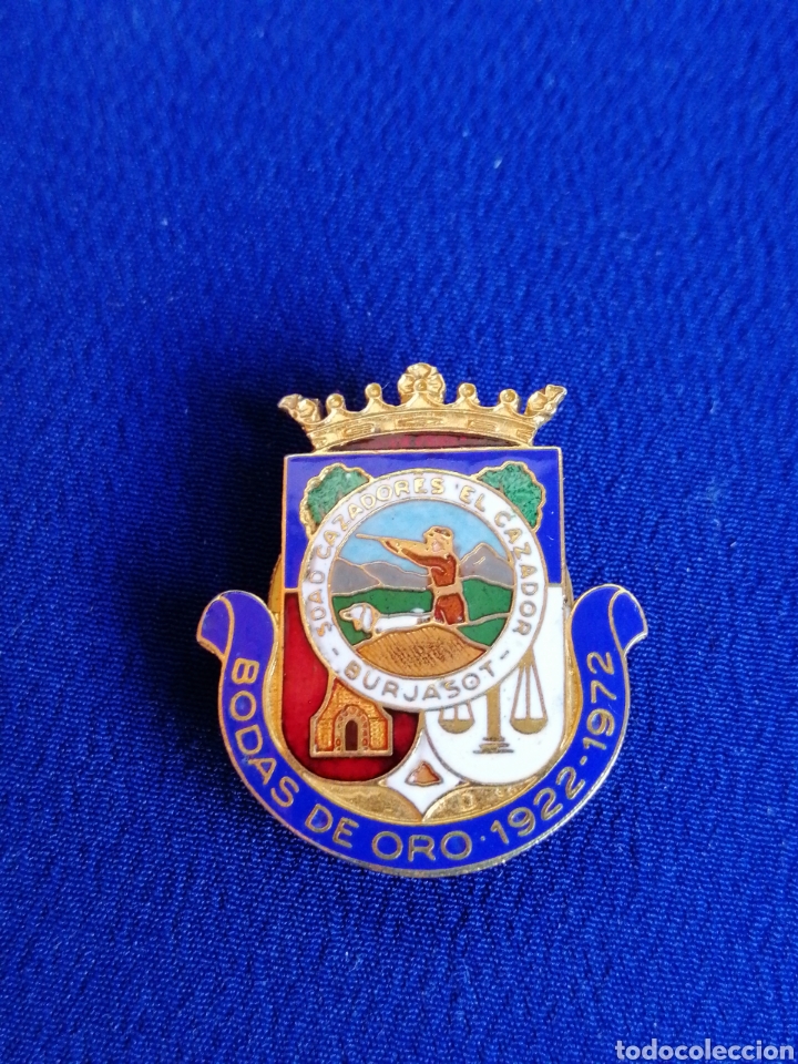 Pins de colecci&oacute;n: INSIGNIA SOCIEDAD DE CAZADORES DE BURJASOT ANIVERSARIO 1922-1972 BODAS DE ORO