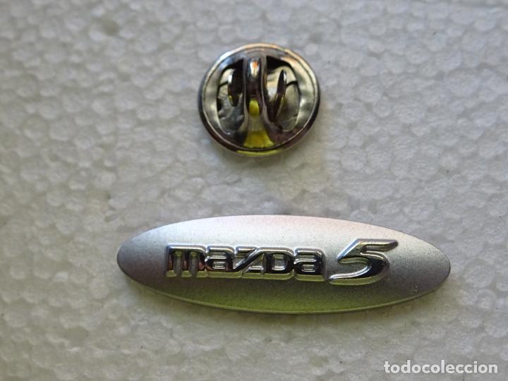 Pins e Spille di collezione: PIN DE COCHES MOTOS. COCHE MAZDA 5