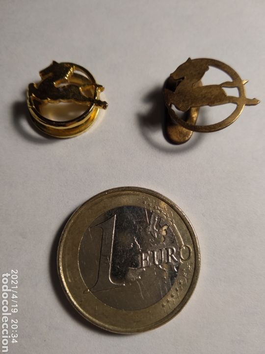 Pins de colecci&oacute;n: 2 PINS INSIGNIAS DIFERENTES PEGASO