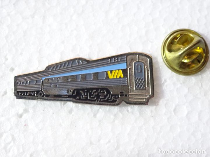 Pins e Spille di collezione: PIN DE TRENES FERROCARRILES. CANAD&Aacute; ESTADOS UNIDOS. VAG&Oacute;N PASAJEROS VIA