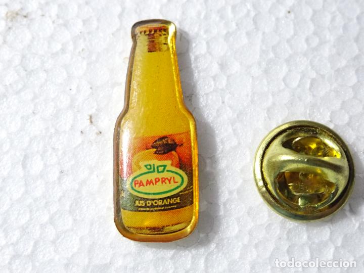 Pins e Spille di collezione: PIN DE BEBIDAS. BOTELLA BOTELL&Iacute;N ZUMO NARANJA PAMPRYL