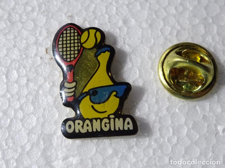 Sammlung von Pins: PIN DE BEBIDAS. ORANGINA. MASCOTA TENISTA TENIS