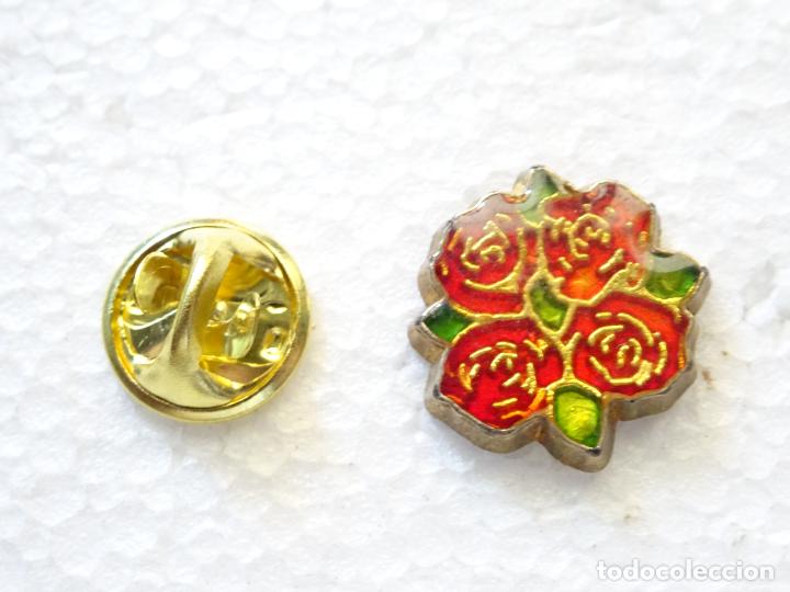Pins de colecci&oacute;n: PIN DE RAMO DE ROSAS ROJAS - Foto 1