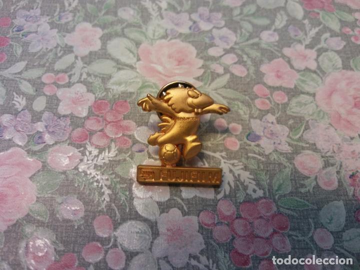 Collection pins: ORIGINAL PIN. FUJIFILM . DORADO. COMPLETA TU COLECCI&Oacute;N