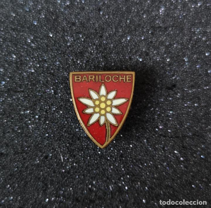 Pins de colecci&oacute;n: Antigua insignia esmaltada de solapa de Bariloche, Argentina (monta&ntilde;a, esqu&iacute;).