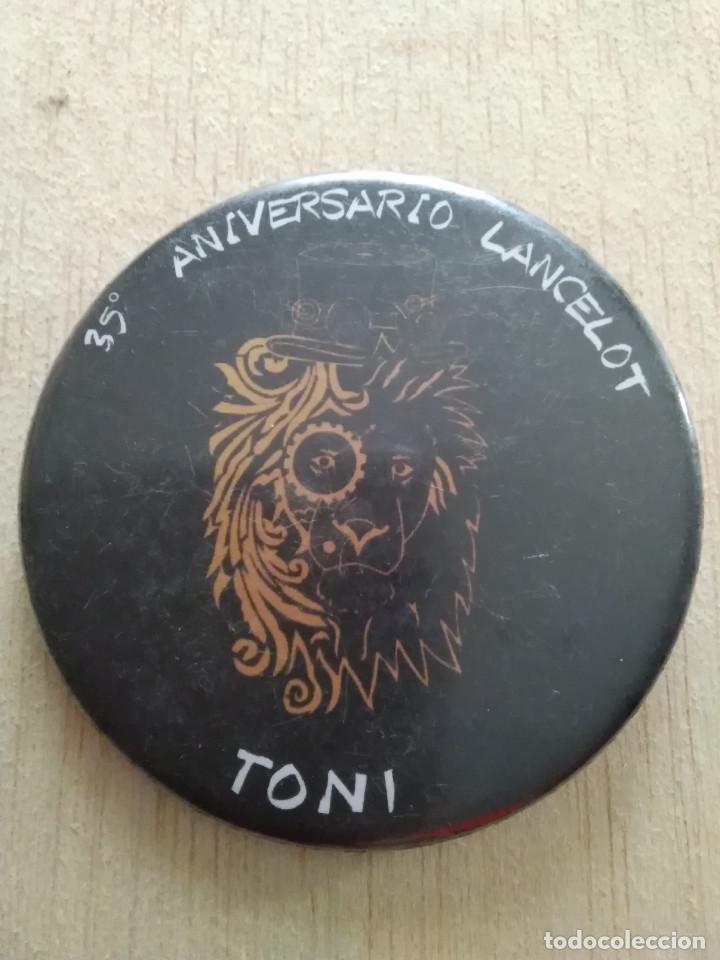 Pins de colecci&oacute;n: CHAPA CARNAVAL BADAJOZ 35 ANIVERSARIO LANCELOT TONI