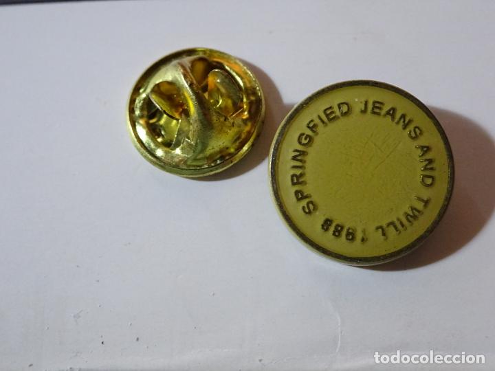 Pins de cole&ccedil;&atilde;o: PIN DE MARCAS DE ROPA. SPRINGFIELD JEANS AND TWILL 1988
