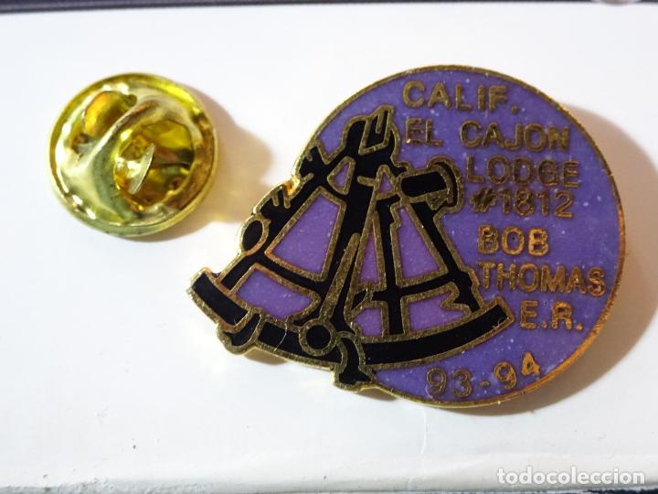 Collection pins: PIN DE TURISMO. EL CAJON LODGE CALIFORNIA. SEXTANTE MAR&Iacute;TIMO.