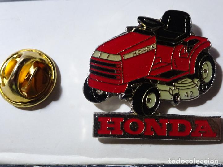 Sammlung von Pins: PIN DE COCHES MOTOS. TRACTORES TRACTOR HONDA CORTACESPED