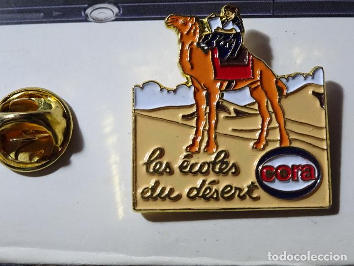 Pins de cole&ccedil;&atilde;o: PIN DE TURISMO. ESCUELAS DEL DESIERTO. NI&Ntilde;O A LA ESCUELA EN CAMELLO. CORA