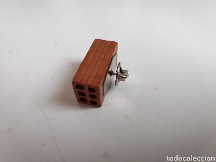 Pins de colecci&oacute;n: Pin Ladrillo construccion - Foto 2