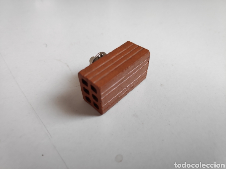 Pins de colecci&oacute;n: Pin Ladrillo construccion - Foto 1