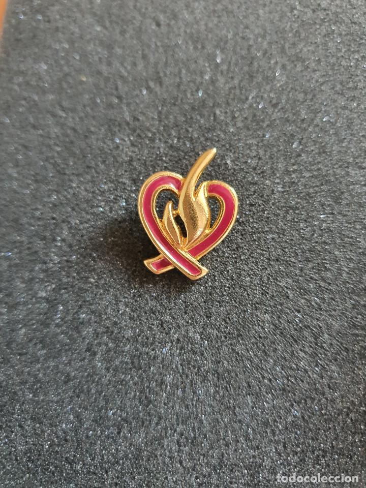 Pins de colecci&oacute;n: Pin Coraz&oacute;n en llamas. Nuevo - Foto 1