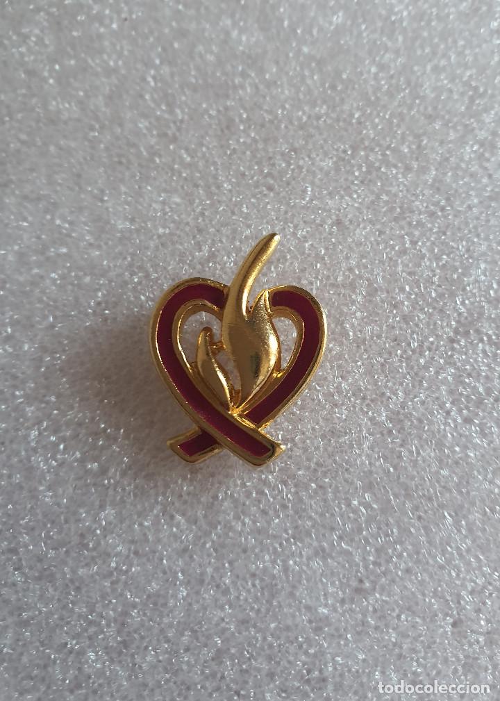 Pins de colecci&oacute;n: Pin Coraz&oacute;n en llamas. Nuevo - Foto 2