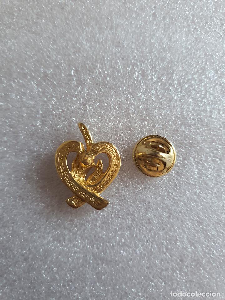 Pins de colecci&oacute;n: Pin Coraz&oacute;n en llamas. Nuevo - Foto 3