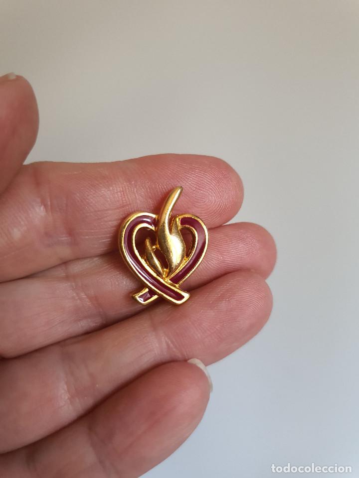Pins de colecci&oacute;n: Pin Coraz&oacute;n en llamas. Nuevo - Foto 4