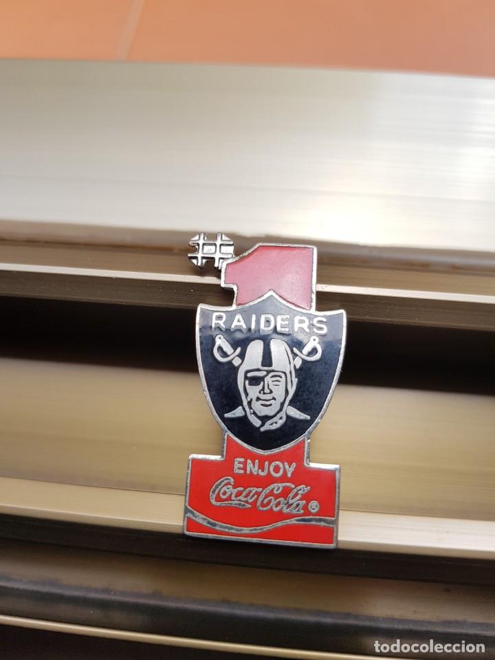 Pins de colecci&oacute;n: PIN RAIDERS COCA COLA - Foto 2