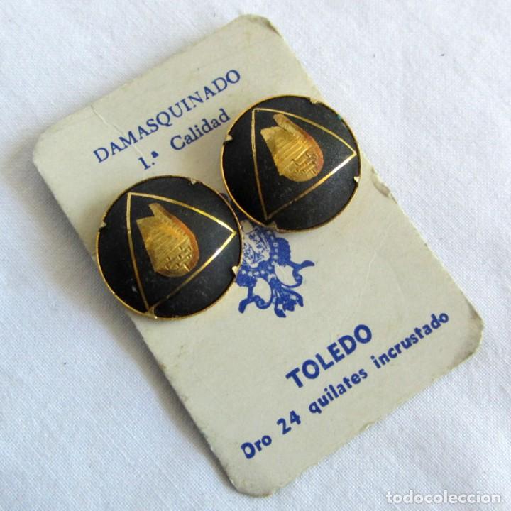 Pins de colecci&oacute;n: Pareja de insignias de solapa damasquinado Toledo