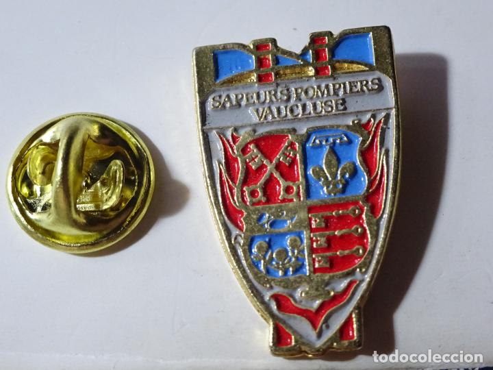 Pin's de collection: PIN DE BOMBEROS DE FRANCIA. DEPARTAMENTO DE VAUCLUSE