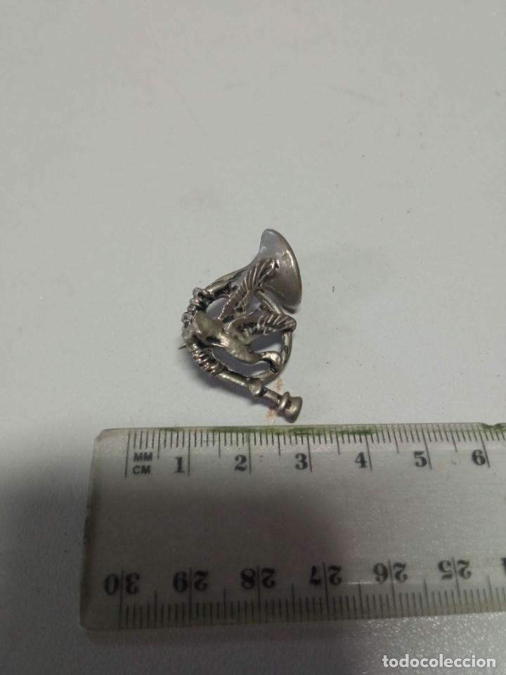 pin broche corneta