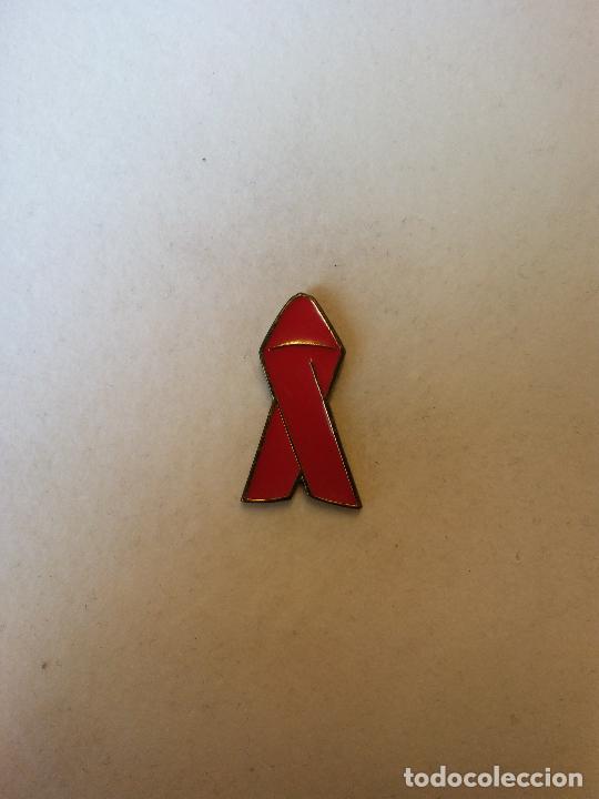 Collection pins: LAZO ROJO. ORIGINAL PIN. COMPLETA TU COLECCION.