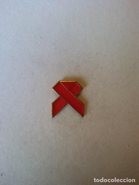Collection pins: LAZO ROJO. ORIGINAL PIN. COMPLETA TU COLECCION.
