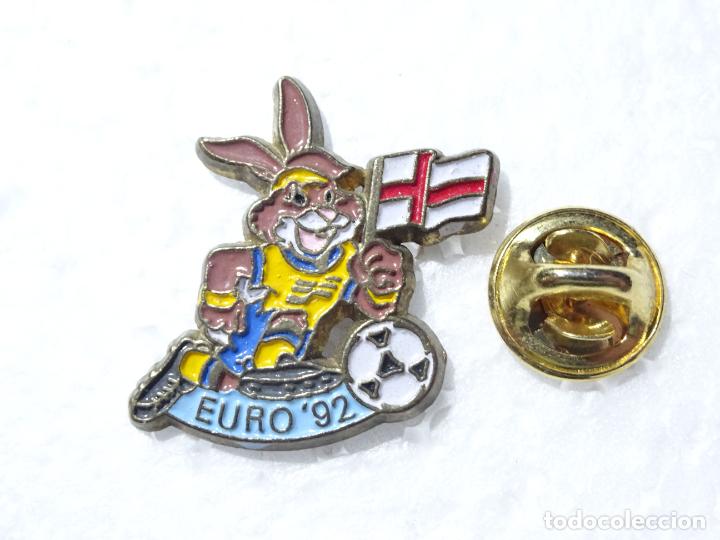 Pin's de collection: PIN DE DEPORTES. EURO EUROCOPA DE F&Uacute;TBOL SUECIA 92 1992. MASCOTA RABBIT. SELECCI&Oacute;N INGLATERRA
