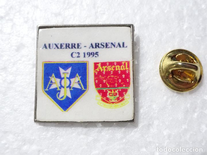 Pins de cole&ccedil;&atilde;o: PIN DE DEPORTES. F&Uacute;TBOL. RECOPA DE EUROPA 1995. AUXERRE VS ARSENAL FC. CUARTOS FINAL