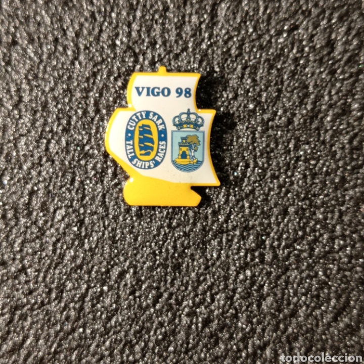 Pins e Spille di collezione: Pin tur&iacute;stico VIGO (Pontevedra)