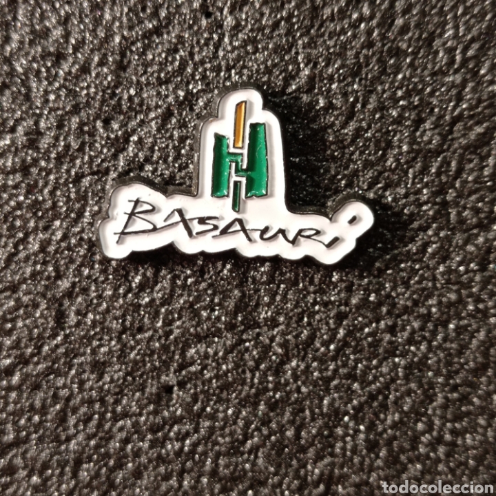 Pins e Spille di collezione: Pin tur&iacute;stico BASAURI (Vizcaya)