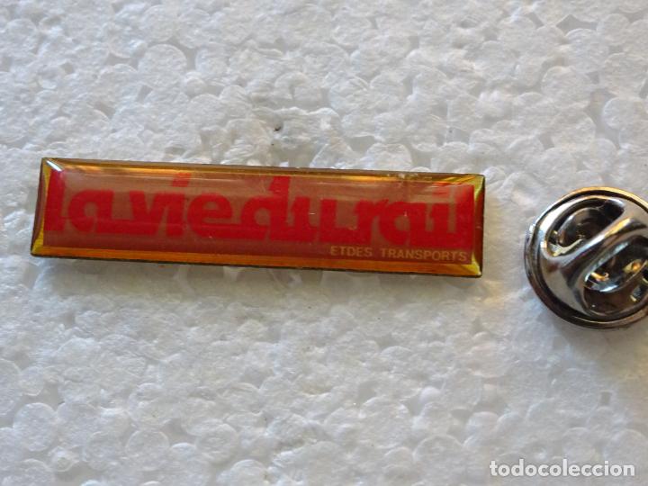 Pin's de collection: PIN DE TRENES FERROCARRILES. FRANCIA LA VIE DU RAIL