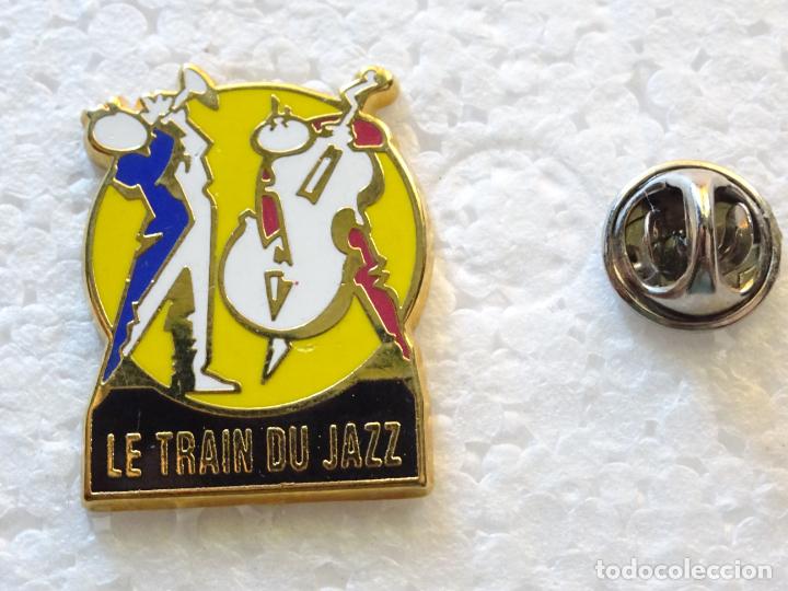 Pin's de collection: PIN DE TRENES FERROCARRILES. FRANCIA LE TRAIN DU JAZZ