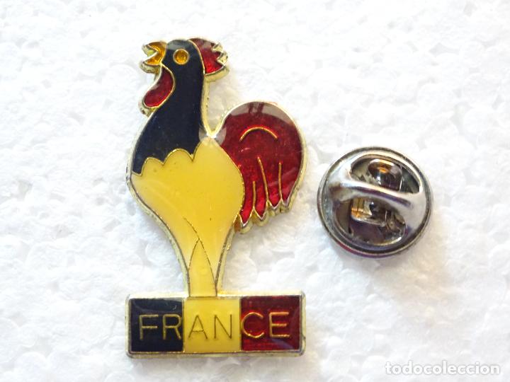 Collection pins: PIN DE TURISMO. GALLO T&Iacute;PICO DE FRANCIA. BANDERA