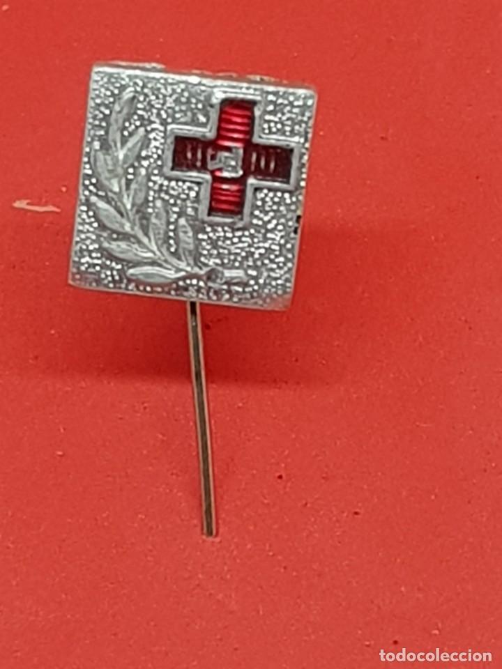 Collection pins: ALFILER CRUZ ROJA A&Ntilde;OS 70