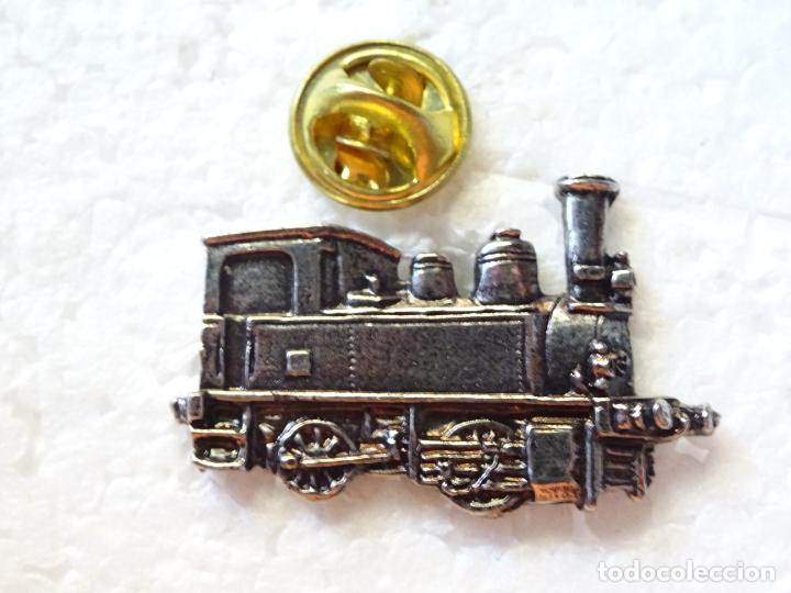 Collection pins: PIN DE TRENES FERROCARRILES. ANTIGUA LOCOMOTORA VAPOR 020 - 0231. PLATEADA. CALIDAD