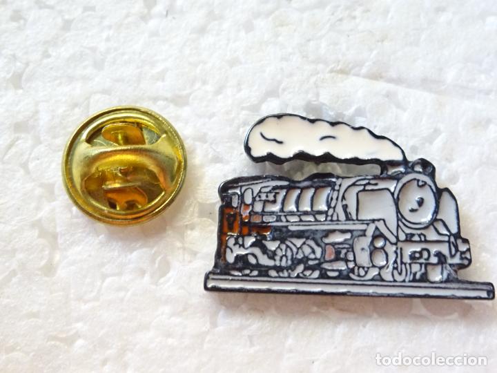 Pins e Spille di collezione: PIN DE TRENES FERROCARRILES. LOCOMOTORA VAPOR
